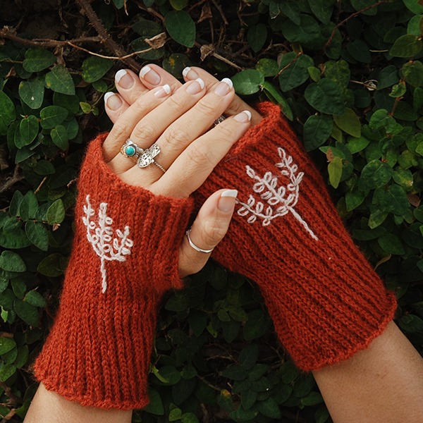 Crochet Fingerless Gloves for beginners Free Crochet Pattern - Moara Crochet