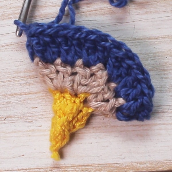 Row 3 How to crochet flower